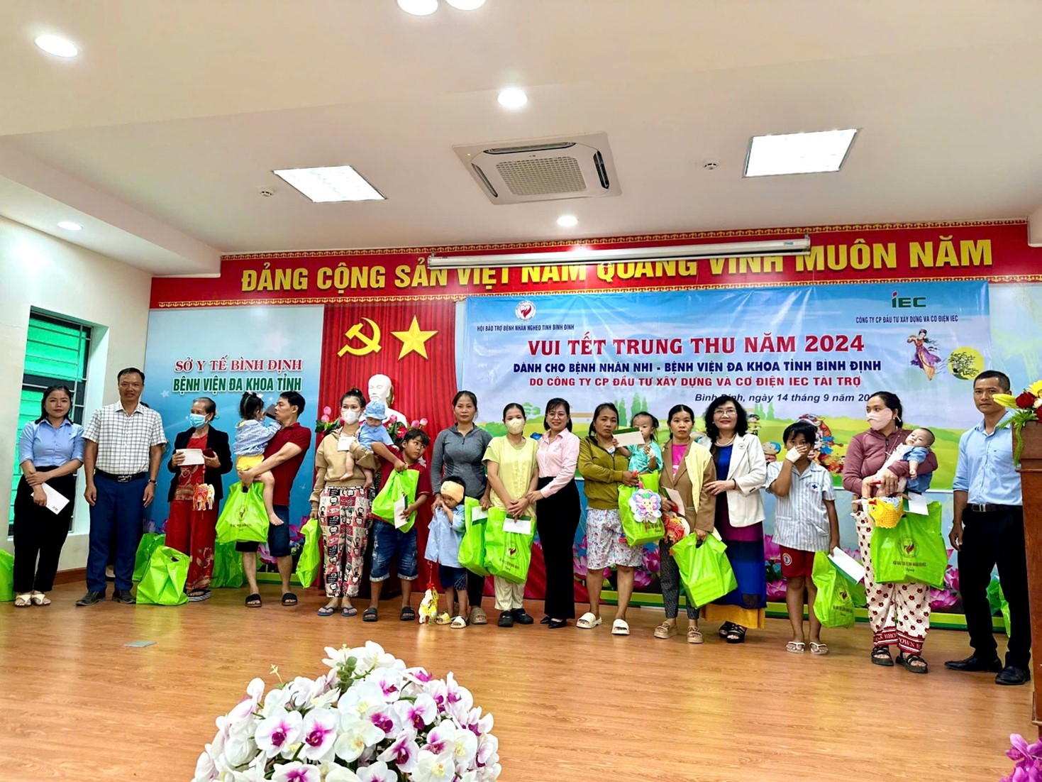 “VUI TẾT TRUNG THU” – CHƯƠNG TRÌNH TỪ THIỆN IEC GROUP QUÝ 3/2024 HƯỚNG VỀ TRẺ EM CÓ HOÀN CẢNH KHÓ KHĂN ĐANG ĐIỀU TRỊ TẠI BỆNH VIỆN ĐA KHOA TỈNH BÌNH ĐỊNH